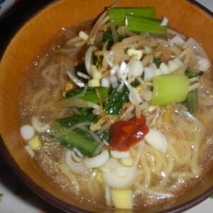 たっぷりもやしと小松菜の醤油ラーメン